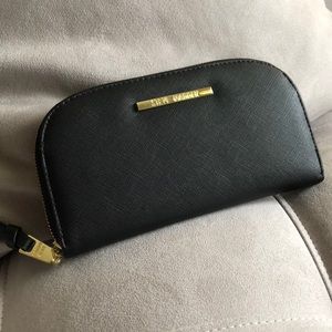 Steve Madden Half Moon ZIP